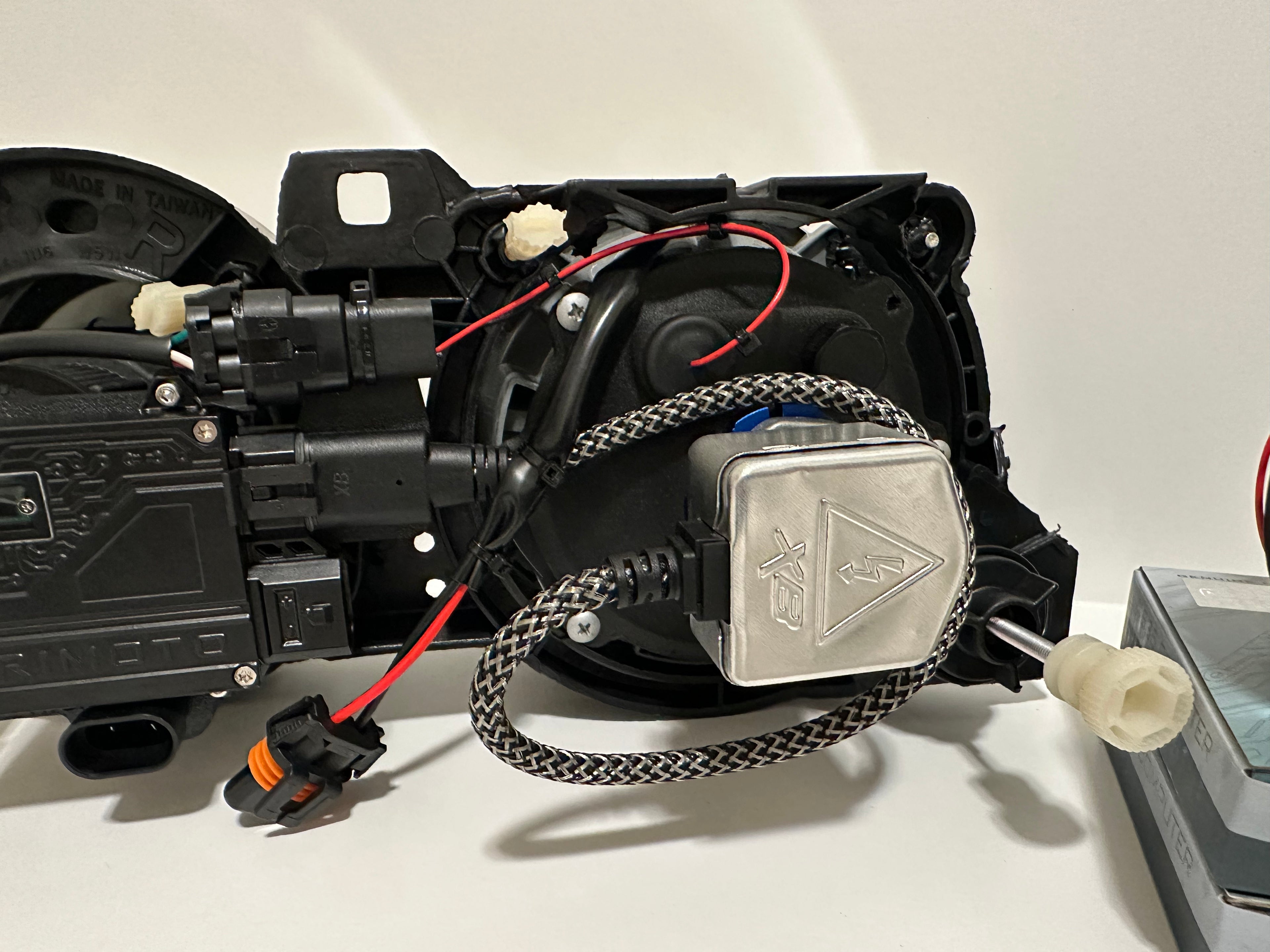 E30 DEPO D2S Bi-Xenon HID Morimoto Kit